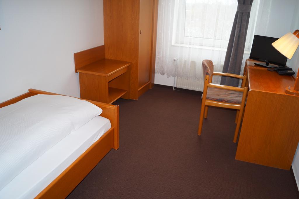 Hotel Rahlstedter Hof Hamburg Exterior photo